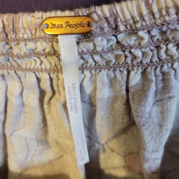 Free People Floral Blouse in Lavendar & Cream. Size L - Picture 2 of 5